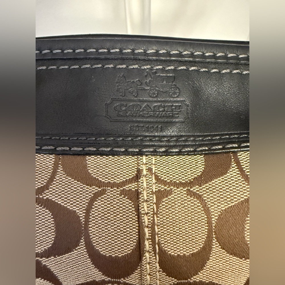 Coach Bleecker Signature Hobo Bag. 2007 - Picture 15 of 16